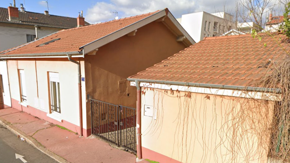 Près de Lyon : une maison inhabitée détruite par les flammes