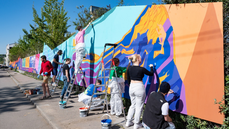 Lyon : une fresque de 90m de long pour revaloriser la Confluence