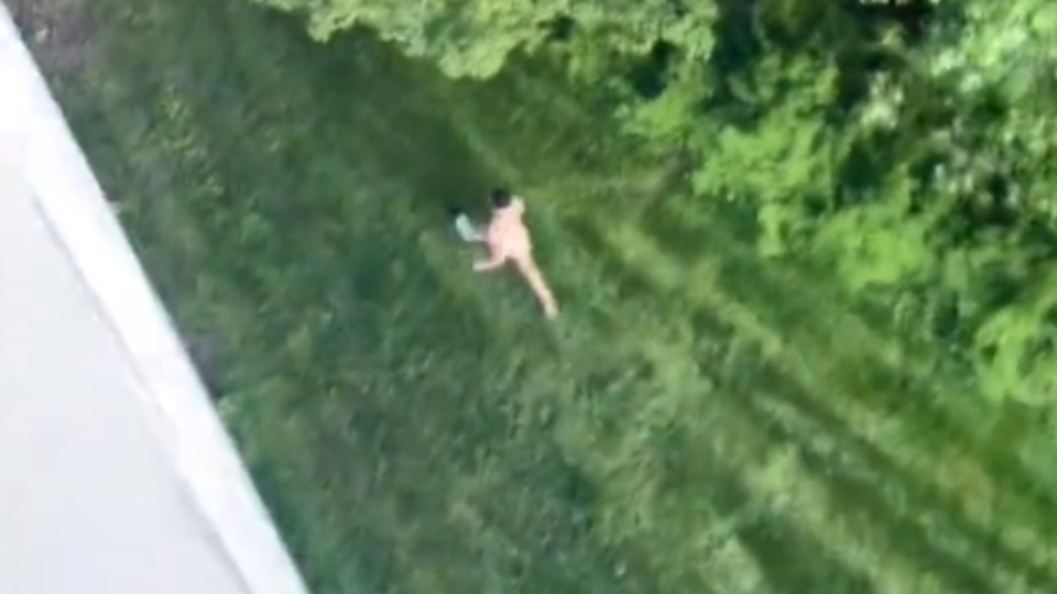 Il fait le buzz en courant nu autour de son immeuble après la folle remontada de l’OL face à Montpellier