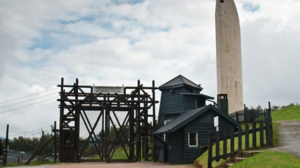 Voyage mémoire pour Bruno Bernard et des collégiens dans un ancien camp de concentration nazi