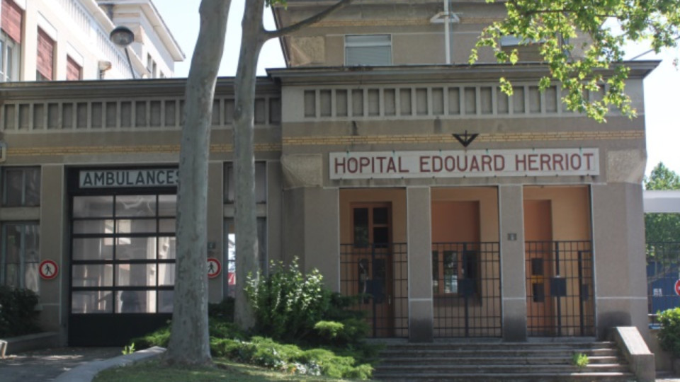 Lyon : un employé des HCL victime d’une crise cardiaque seul à son poste de travail 