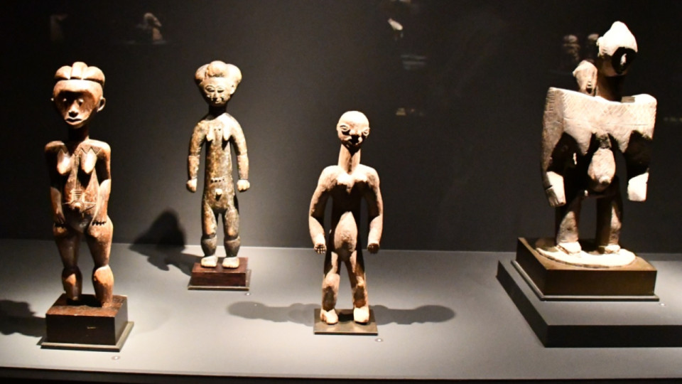 Lyon : une exposition qui retrace la vie d’objets africains au Musée des Confluences