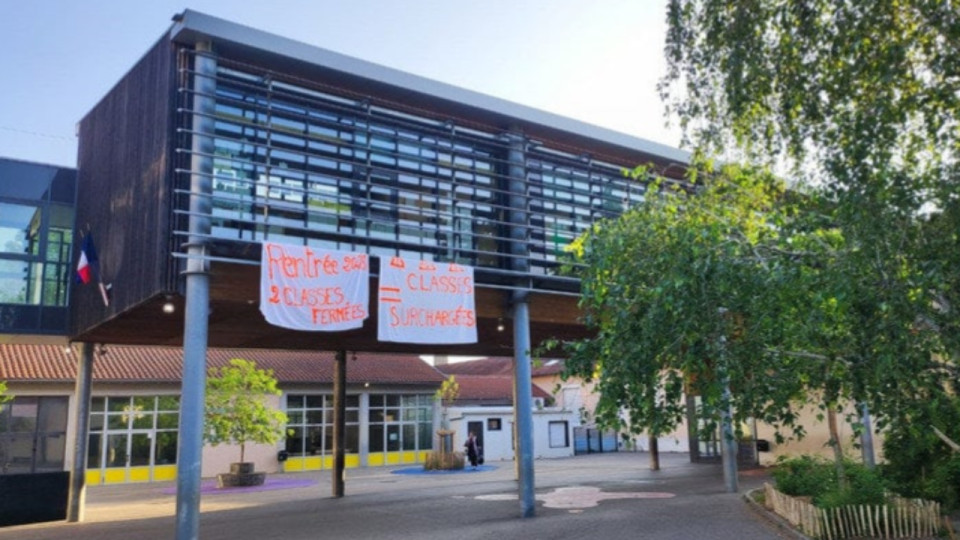 Près de Lyon : rassemblement contre la fermeture de deux classes à Vaulx-en-Velin