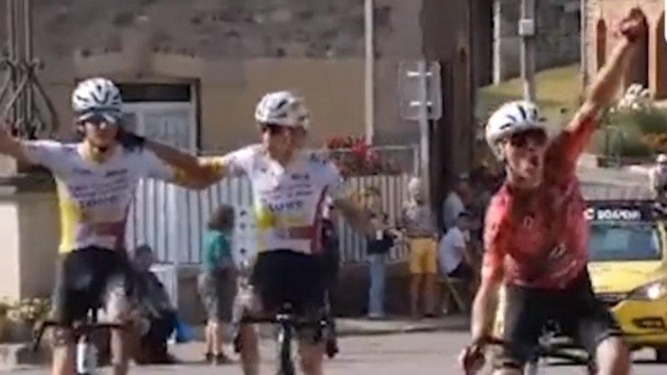 Près de Lyon : un cycliste du Rhône double deux Ligériens sur la ligne d’arrivée d’une course 