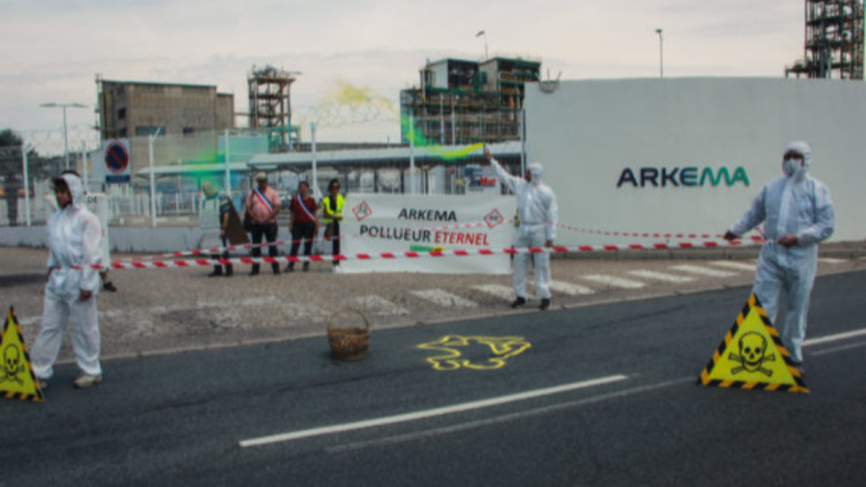 Près de Lyon : rassemblement pour dénoncer "le crime écologique" d’Arkema