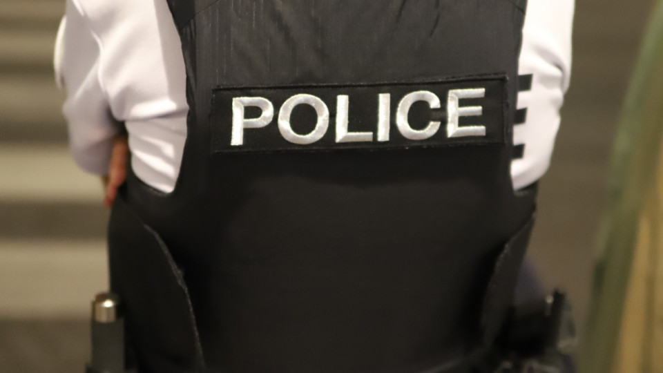 Près de Lyon : il incendie deux voitures, revient avec un katana et se fait maîtriser