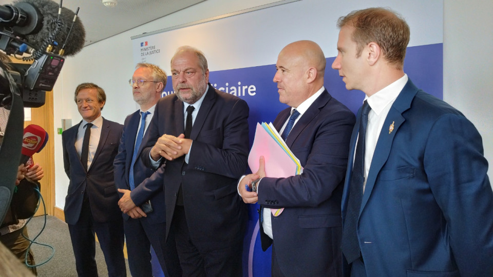 Eric Dupond-Moretti à Lyon : greffiers en colère et sondage bancal