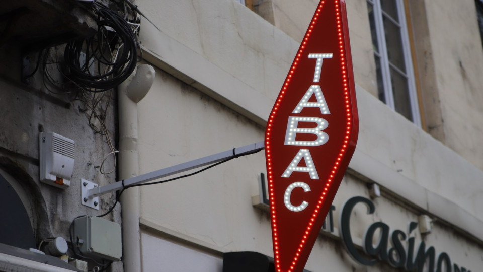 Lyon : les "bras cassés" volent 101 paquets de cigarettes et 47 briquets dans un bureau de tabac