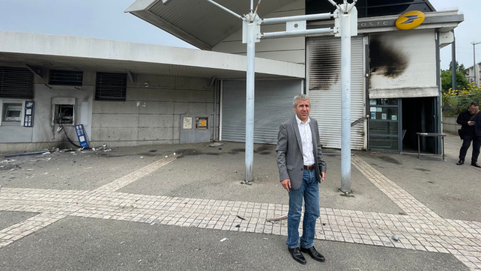 Bureau de Poste de Mermoz attaqué à l’explosif à Lyon : le maire Olivier Berzane "très triste pour les gens du quartier"