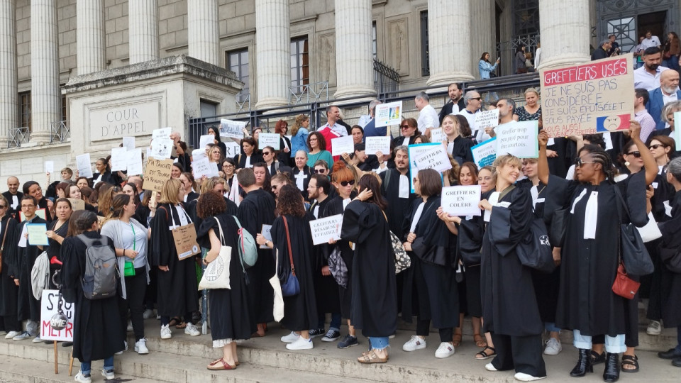 Lyon : les greffiers en colère manifestent