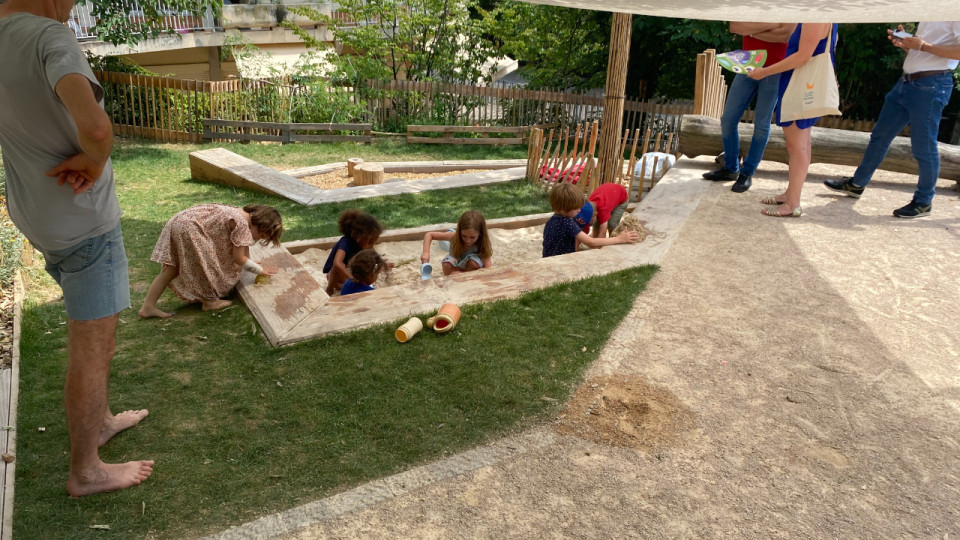 Grâce à la végétalisation des crèches à Lyon, les enfants sont "plus calmes qu’avant"