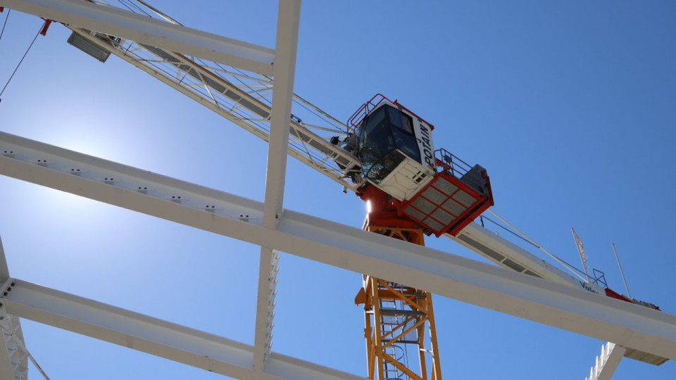 Il voulait dénoncer un problème de garde d'enfants : un homme réfugié sur une grue à Lyon