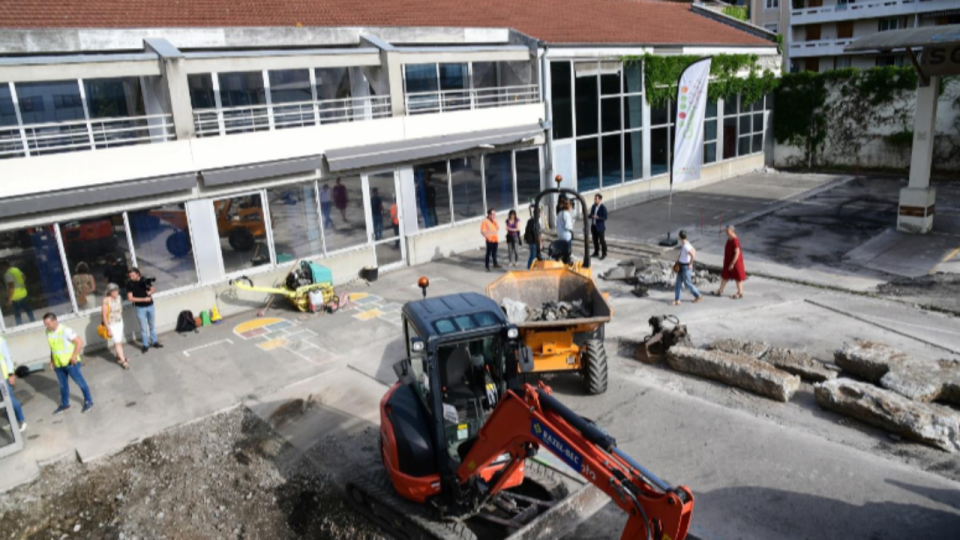 La Ville de Lyon "débitumise" une école primaire du 3e arrondissement