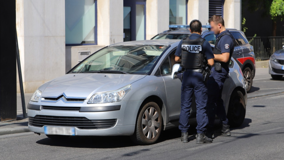 Pillarde lors des émeutes, elle est démasquée suite à un simple contrôle routier