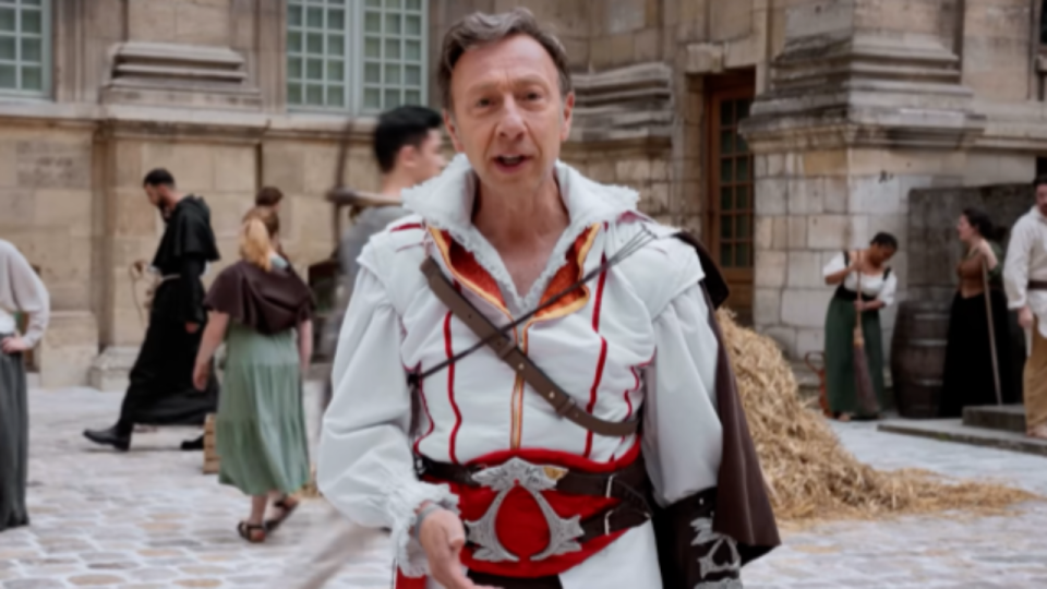 Une (fausse) cascade de Stéphane Bern dans une vidéo de Cyprien fait le buzz !