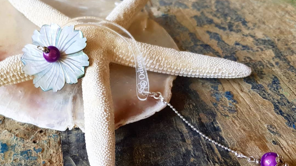 Lyon : elle a lancé une marque de bijoux pour malentendants