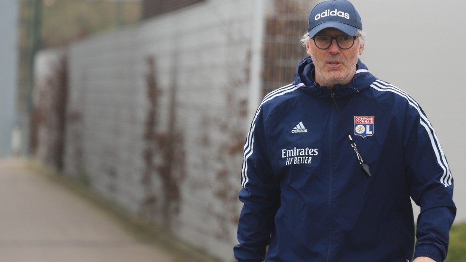"Si d'ici là il y a un entraîneur à Lyon" : la phrase lunaire de Laurent Blanc sur son avenir à l'OL