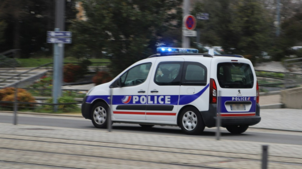 Lyon : il frappe un homme avec une barre de fer car il lui devait de l’argent
