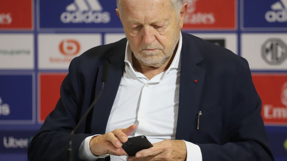 "Il peut envoyer le coach de Botafogo" : Jean-Michel Aulas se moque de John Textor puis dit avoir été piraté