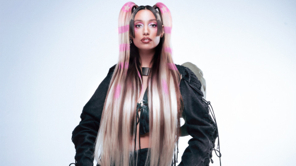 "Je suis trop contente de jouer avec des meufs que je trouve très fortes" : rencontre avec Kalika à Woodstower