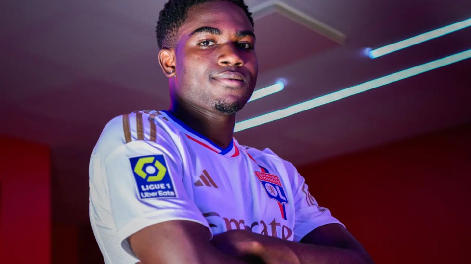 L'OL officialise enfin l'arrivée d'Ernest Nuamah via un tour de passe-passe