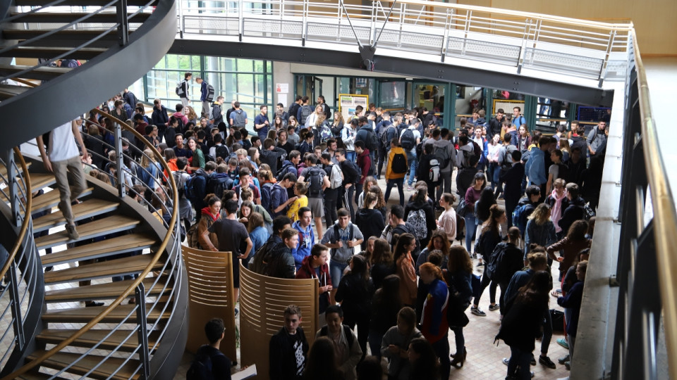 Près de Lyon : grève au lycée Descartes, le personnel dénonce "un climat de terreur"