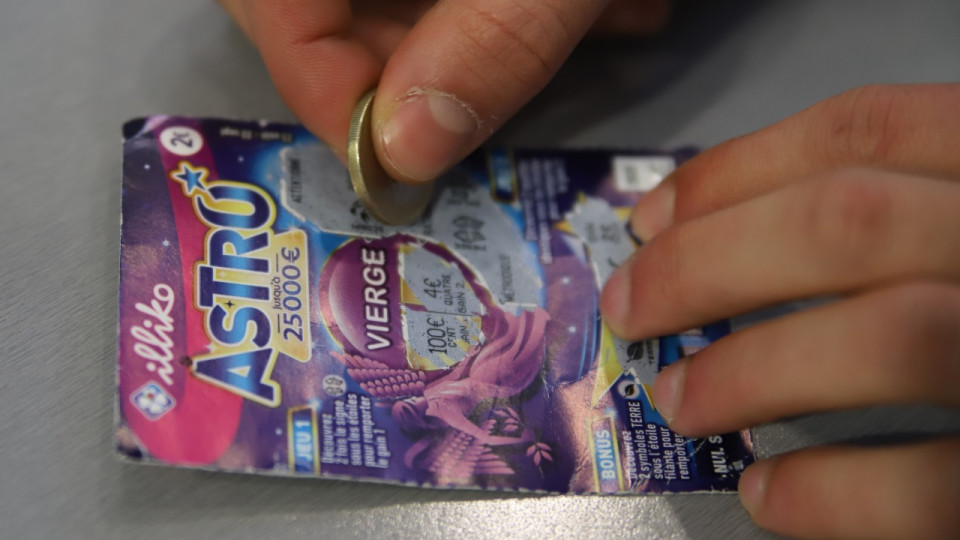 Près de Lyon : elle achète un jeu à gratter et remporte 100 000 fois sa mise