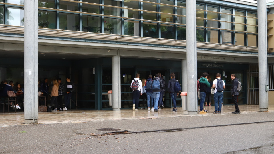 Près de Lyon : des inscriptions racistes découvertes devant un lycée