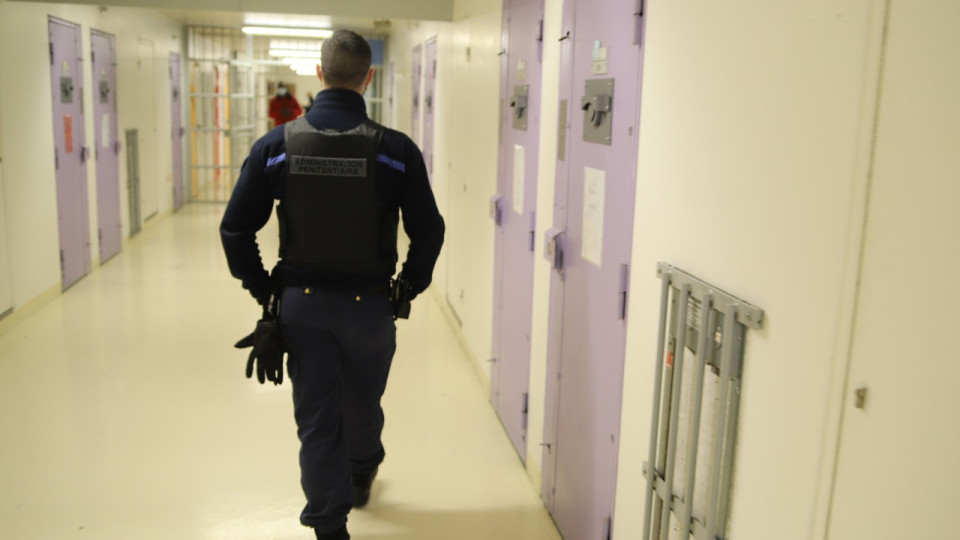 Le d&eacute;tenu de Lyon-Corbas avait jet&eacute; un bol urine-excr&eacute;ments sur les surveillants : 1 an et demi de prison suppl&eacute;mentaire