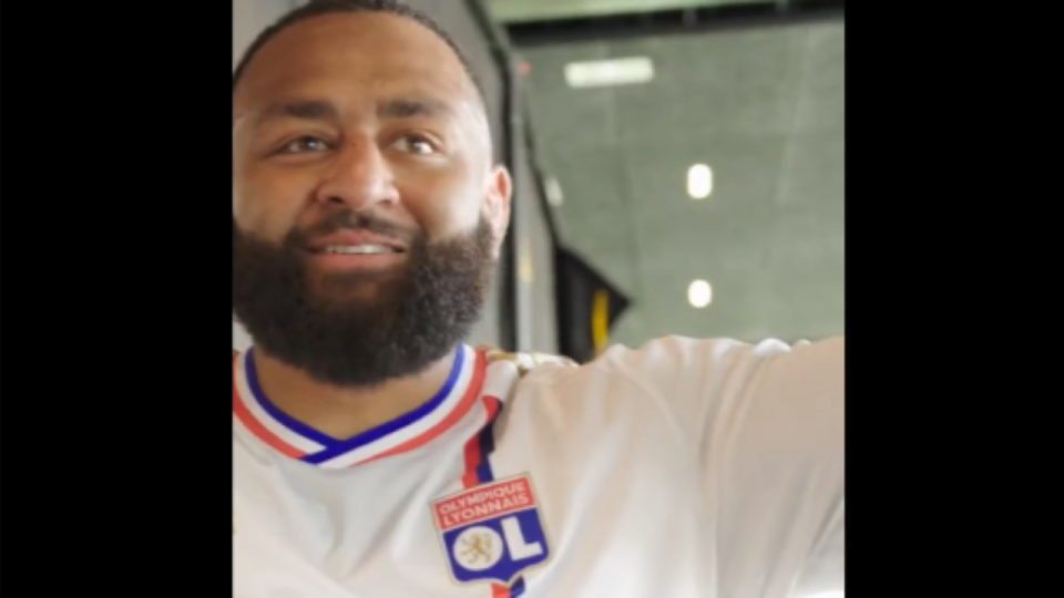 Lyon : Après les All-Blacks en trottinette ou sur un Vélo’V… Voici les All-Blacks avec un maillot de l’OL !