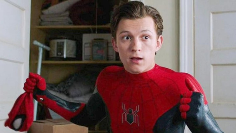 L'acteur Tom Holland surpris en train de faire du shopping à Lyon