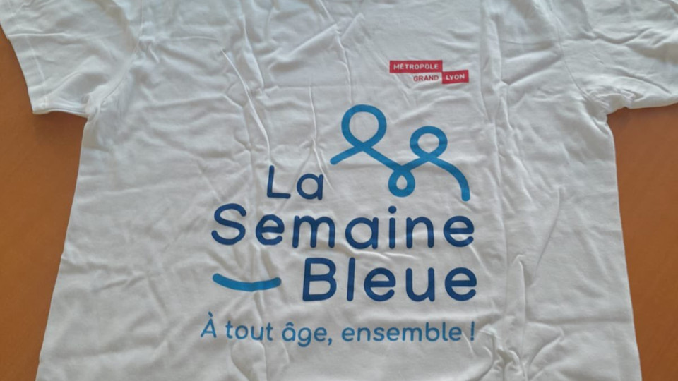 Lyon : après les doudounes made in Bangladesh de la Ville, place aux tee-shirts et casquettes de la Métropole fabriqués à l’autre bout du monde