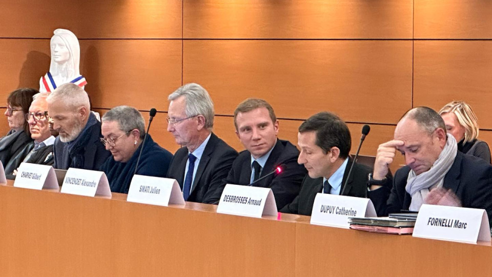 Rillieux-la-Pape : après le short-gate, le maire peut désormais forcer un élu à changer de tenue vestimentaire