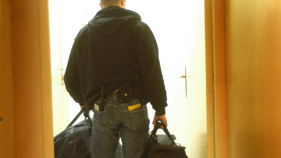 Villeurbanne : plusieurs kilos de cannabis découverts dans une voiture, les policiers caillassés