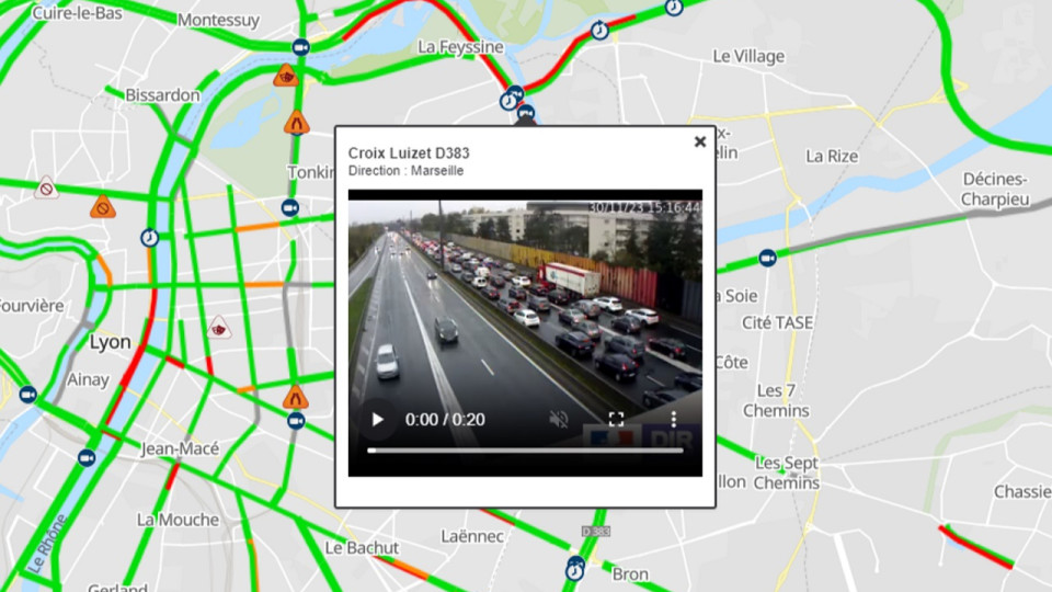 Lyon : une voiture en feu crée d’importants bouchons sur le périphérique