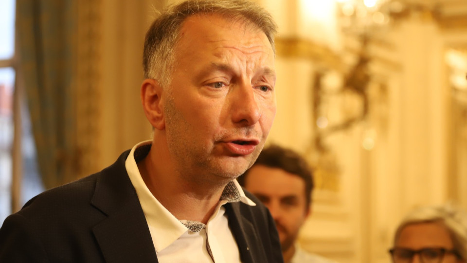 "Ce texte va simplement créer un fossé entre les citoyens" : Bruno Bernard offensif sur la loi Immigration