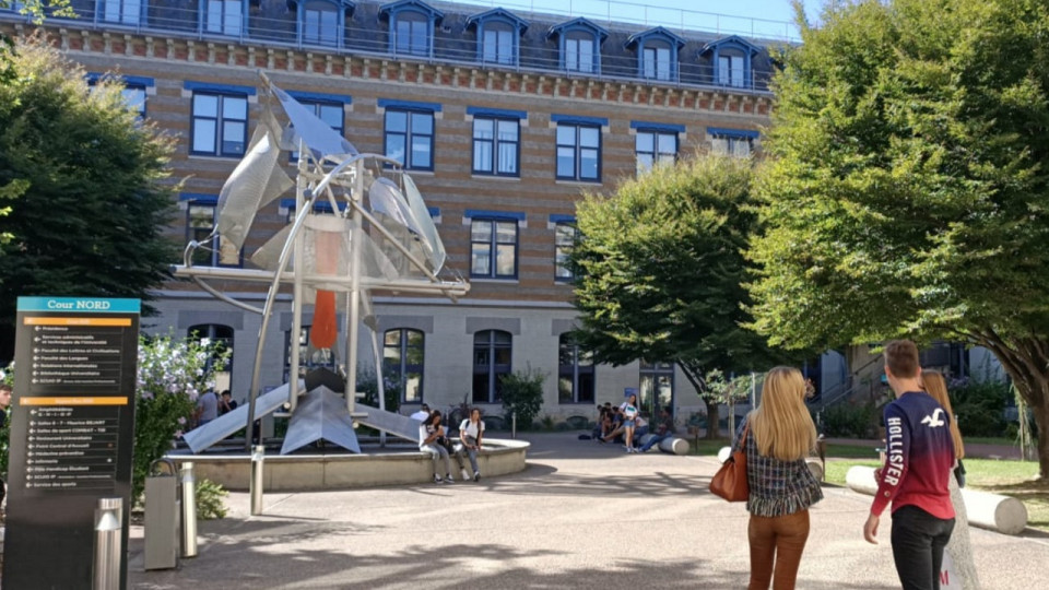 Loi Immigration : "un bras d'honneur aux étudiants internationaux" selon le président de l'Université Lyon 3