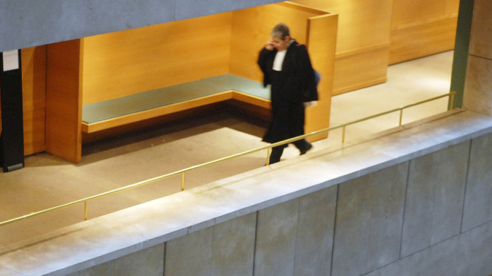 Le cambrioleur casqué arrêté, il déclare avoir volé pour sa fille malade