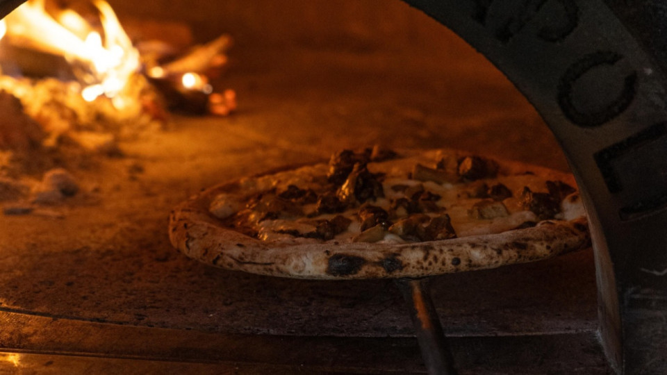 Le chef triplement étoilé Mauro Colagreco s’installe à Lyon avec une pizzeria "éclectique, locale et engagée"