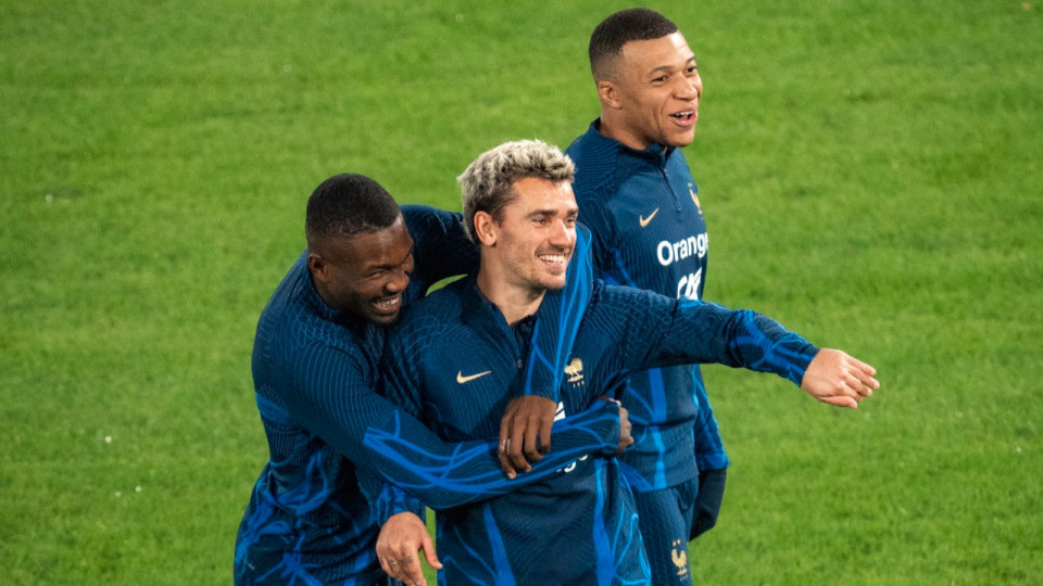 Les Bleus reviennent sur leur promesse de voyager en train à Lyon en mars