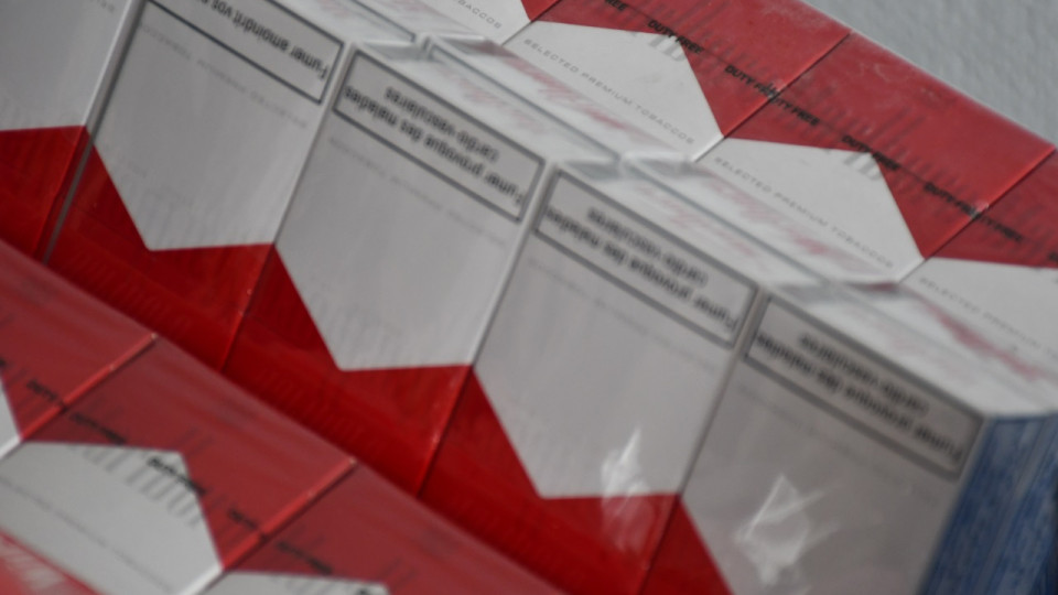 Près de Lyon : interpellés en train de charger 5000 paquets de cigarettes dans des véhicules