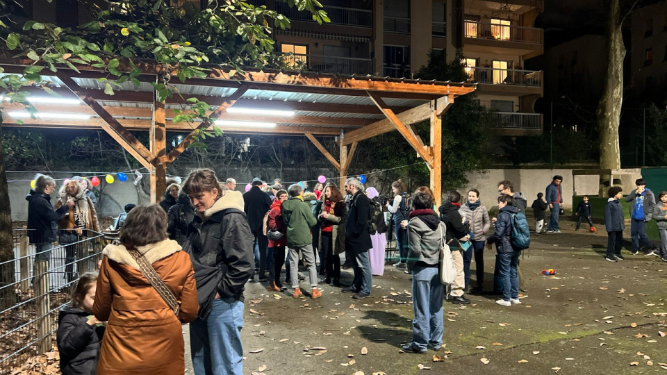 Lyon : les familles hébergées dans l'ancienne école Montel vont être prises en charge par l'Etat et la mairie