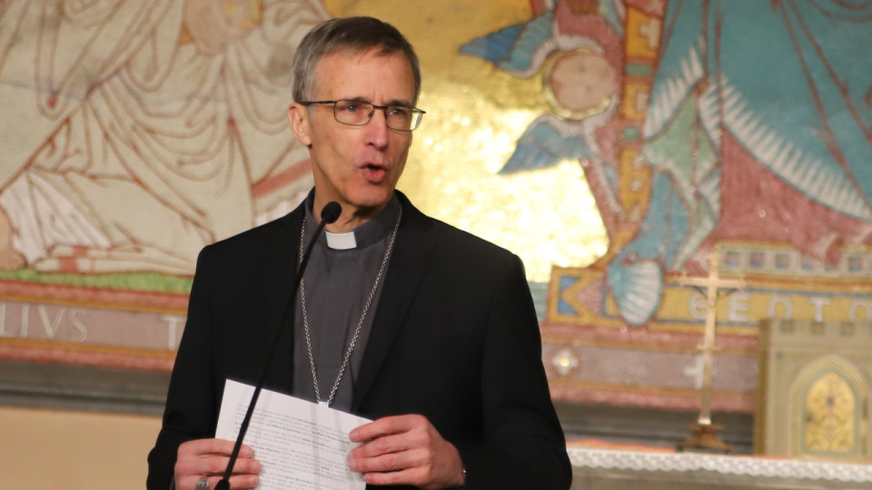 IVG inscrit dans la Constitution ? L'archevêque de Lyon évoque "un déni de démocratie"