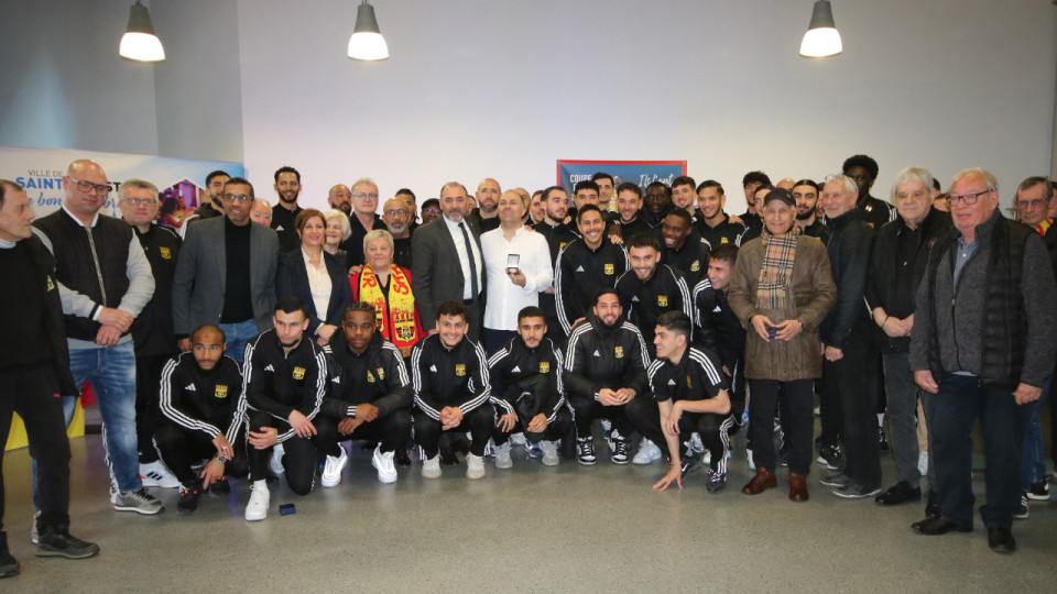 "Vous avez marqué l’histoire de notre ville" : l'équipe de l'AS St Priest décorée à l'Hôtel de Ville