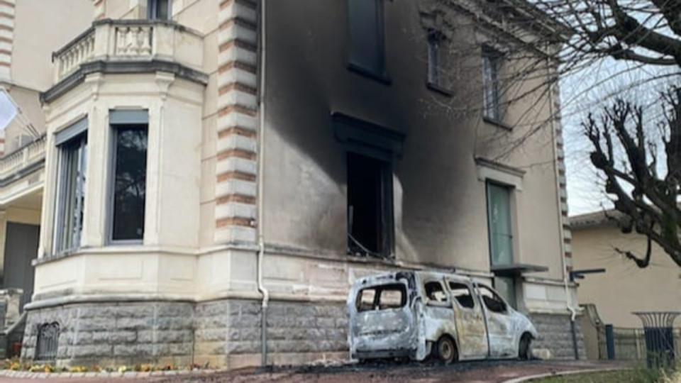 Qui en veut à la municipalité ? La mairie de cette commune visée par un incendie