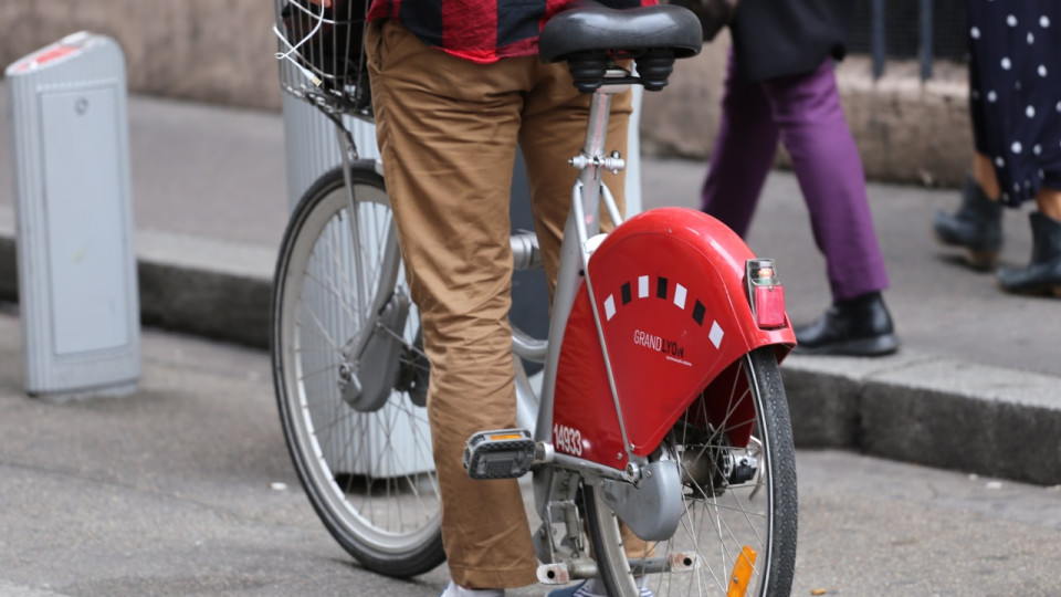 Vélo'v et TCL gratuits pendant des mois : la Métropole de Lyon vous paye quatre alternatives à la voiture individuelle