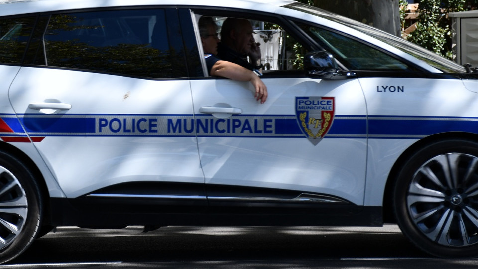 Rillieux-la-Pape : il tire aux mortiers d’artifices sur des policiers municipaux