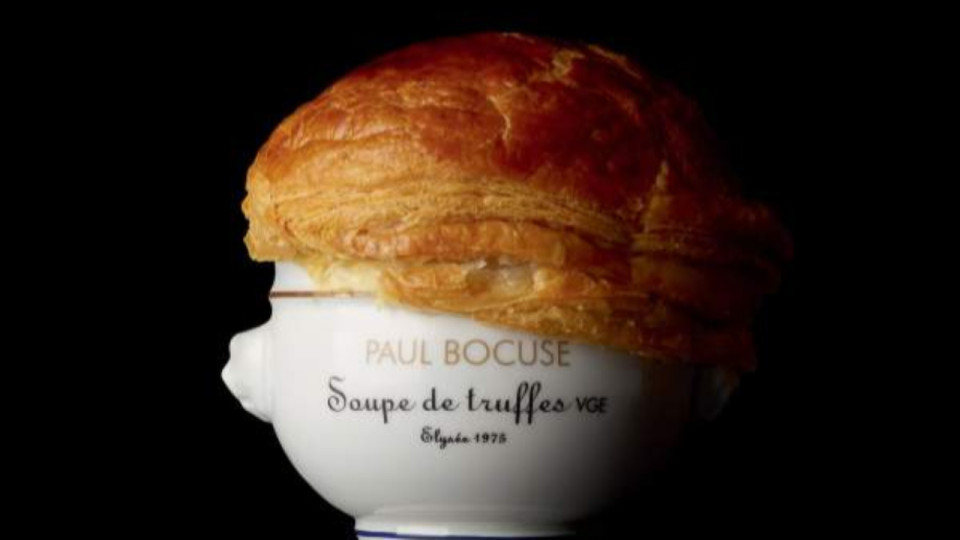 Elle fête ses 50 ans ce mardi : la recette de la soupe aux truffes noires VGE de Paul Bocuse