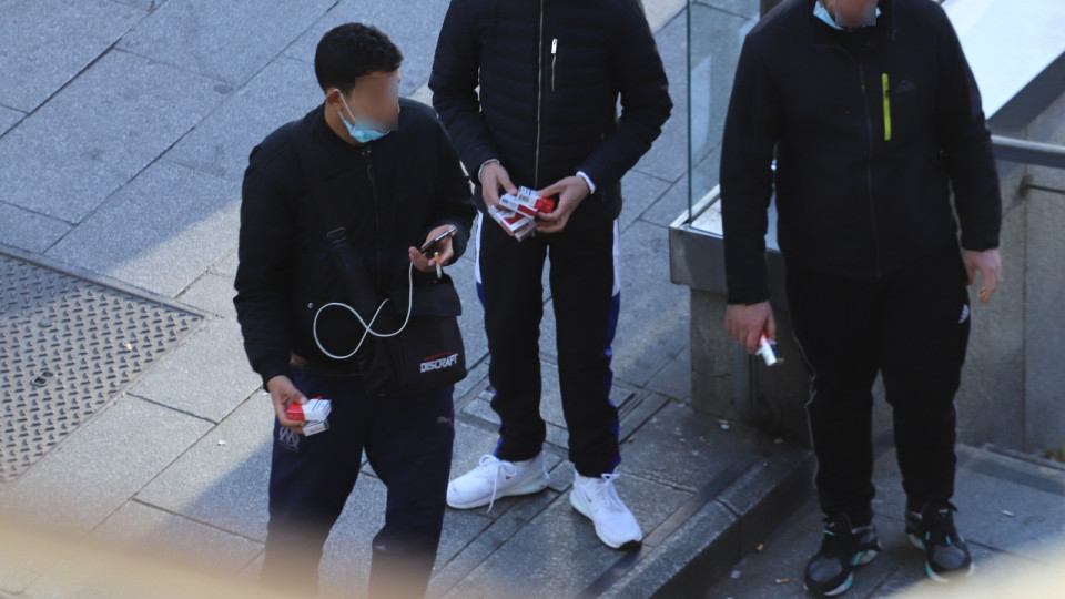 Vente de cigarettes à la sauvette : les buralistes en colère manifestent à la Guillotière à Lyon