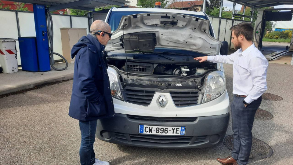 Deux premiers véhicules utilitaires de la Métropole de Lyon rétrofités par TOLV